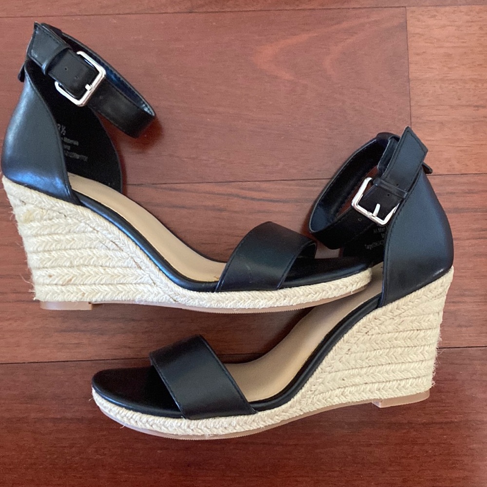 Black strappy espadrille wedges 8.5